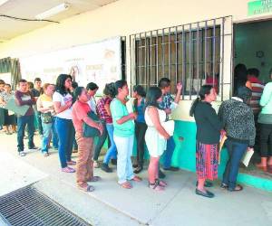 Durante el proceso de matrícula los padres de familia lamentaron la falta de supervisión en los cobros por matrícula.