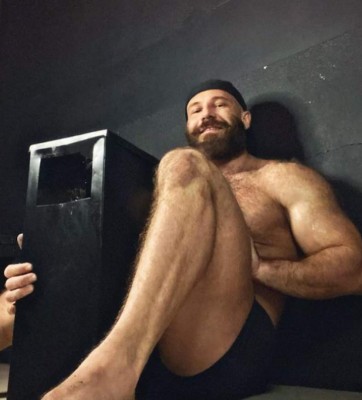 Yuri Tolochko, el hombre que se casó con su muñeca y ahora dice amar a un cenicero