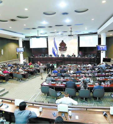 Distintas posturas en el Congreso Nacional con inicio de mesas del diálogo