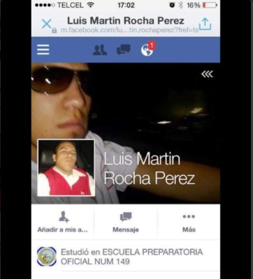 Apunta con arma a bebé