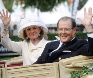 (FILES) This file photo taken on June 25, 2013 shows British actor and UNICEF Goodwill Ambassador Roger Moore in Aachen, western Germany.British actor Roger Moore, television's 'The Saint' and 007 in seven James Bond films, died aged 89 on May 23, 2017 of cancer. / AFP PHOTO / dpa / Rolf Vennenbernd / Germany OUT
