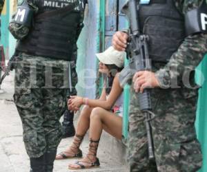 Uno de los objetivos del allanamiento a hospedajes y billares era detectar menores siendo explotadas sexualmente. (Foto: Estalin Irías/ El Heraldo Honduras/ Noticias de Honduras)