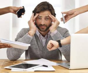 El estrés laboral aparece cuando los recursos del trabajador son superados por factores laborales.