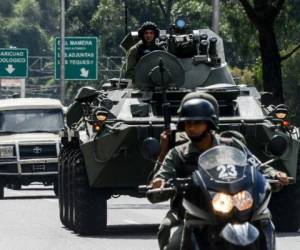 Las fuerzas de seguridad montaron un bloqueo en la carretera, donde dispersaron con algunas bombas lacrimógenas una protesta en favor del piloto. (Foto: AFP/ El Heraldo Honduras/ Noticias Honduras hoy)