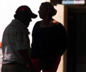 Las mujeres trabajadoras sexuales negocian el uso del preservativo con sus clientes, por seguridad de ambos.