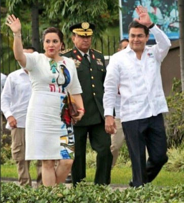 Primera Dama viste traje alusivo a la patria