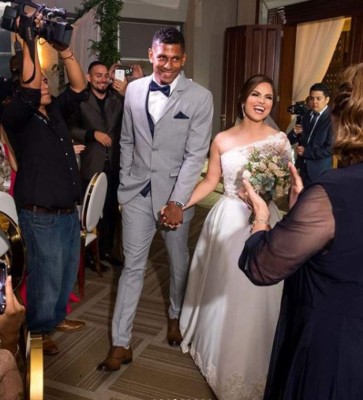 Las románticas fotos que compartió Carlo Costly de su boda