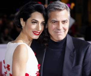 George Clooney junto a su esposa y madre de sus hijos Amal Ramzi Clooney.