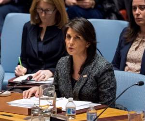 La embajadora estadounidense en las Naciones Unidas, Nikki Haley, habla después de que el Consejo de Seguridad de las Naciones Unidas votara una resolución que exige un cese del fuego humanitario de 30 días en Siria, el sábado 24 de febrero de 2018 en la sede de las Naciones Unidas. (AP Photo / Craig Ruttle).