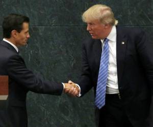 El presidente de México, Enrique Peña Nieto, y el candidato republicano a la presidencia, Donald Trump, dieron la mano después de una declaración conjunta en Los Pinos, la residencia presidencial oficial, en la ciudad de México.