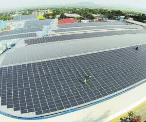 Proyecto solar fotovoltaico inaugurado en San Pedro Sula.