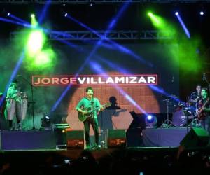 Exvocalista de Bacilos “Mi primer millón” fue la interpretación con la que Jorge Villamizar empezó su participación en el escenario.