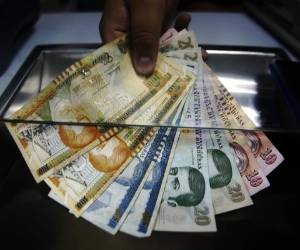 El gobierno de Honduras oficializó este jueves el aumento al salario mínimo para el 2017 y 2018. Te dejamos el incremento por rubro y tipo de empresa