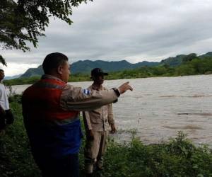 Autoridades de Copeco en la zonas de riesgo debido a las fuertes lluvias en el sur de Honduras.