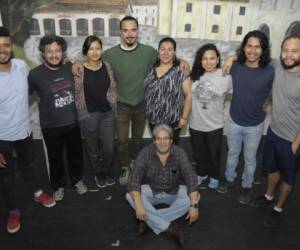 Un elenco de ocho actores fue dirigido por el maestro Tito Ochoa, bajo la producción de Inma López.