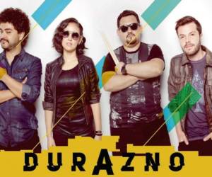 Durazno es conformado por Laura en la voz, Leo en la guitarra, Andrés en el bajo y Enrique en la batería.