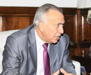 “la Constitución no reconoce privilegios para nadie, yo creo que es la manera más justa, no vamos alterar nuestra Constitución por eso”.