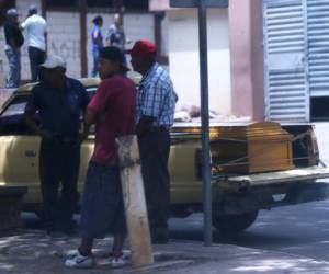 Los cuerpos de los jóvenes fueron llevados a la morgue de la capital.