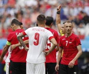 El veterano central, con 91 internacionalidades, solo pudo disputar así 37 minutos de un partido histórico para su país, que se estrenó ante Suiza en un gran torneo internacional.
