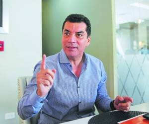 El aspirante a diputado por Francisco Morazán, Elvin Santos, en entrevista con EL HERALDO.