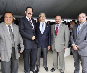 De izquierda a derecha, Raúl Cabrera, miembro de la sociedad civi; Manuel Zelaya, coordinador de Libre; Roberto Ramón Castillo, líder de un movimiento interno del Partido Nacional; Juan Jimenez Mayor; miembro de la Maccih; y Jorge Cálix, diputado suplente de Libre; foto: Emilio Flores / EL HERALDO.