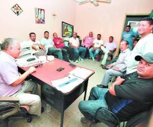 Jorge Lanza, dirigente del transporte, aseguró que de no llegar a un acuerdo antes del 15 de enero próximo con el gobierno, aumentarán la tarifa del servicio regular en el país.