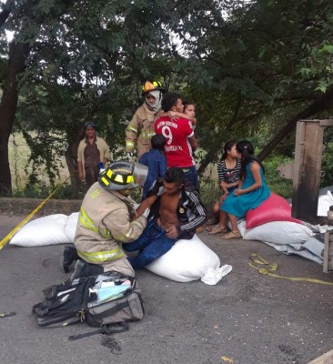 Capturan a sujeto que llevaba raptado a taxista que para salvarse provocó accidente