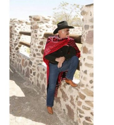 Vicente Fernández celebra su cumpleaños rodeado de amigos y familia