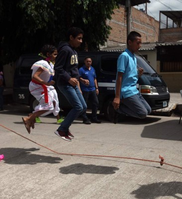 Derroche de fervor y cultura en fiesta sanjuaneña de la colonia Kennedy