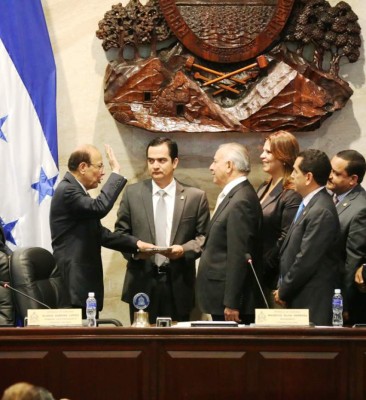 Abrumadora mayoría elige a Roberto Herrera como titular del Conadeh