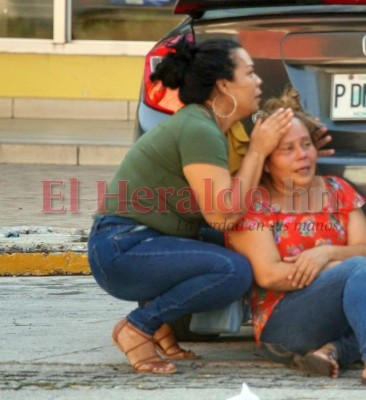 FOTOS: El dolor de familiares al identificar a joven asesinado en SPS