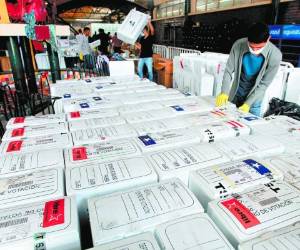 Tribunal supremo electoral , supervisa material electoral para bajar costos al estado para las elecciones 2017.