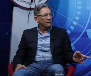 El doctor, Salomón Názar, de 73 años y exmundialista, busca una diputación en Honduras.