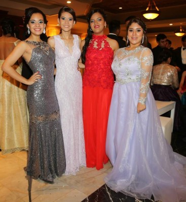 Sobria y elegante pasarela juvenil