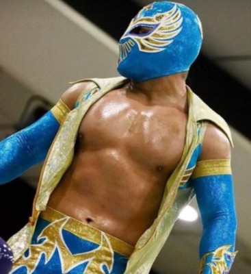 El joven tras la máscara del Príncipe Aéreo, el luchador que murió durante una pelea (FOTOS)