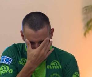 Allan Ruschel lloró al narrar cómo su compañero Follman le salvó prácticamente la vida (Foto: Captura Video/ Noticias El Heraldo Honduras / Deportes El Heraldo)