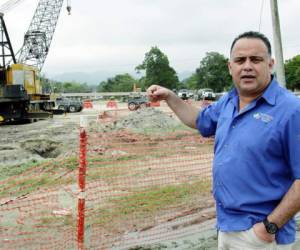 Armando Calidonio mientras supervisaba las primeras obras de Siglo XXI. (Foto: El Heraldo Honduras, Noticias de Honduras)