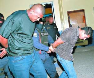 El oficial, los dos soldados y el mecánico serán presentados este día a la orden de los Juzgados competentes por suponerlos responsables del delito de secuestro en perjuicio de un comerciante.