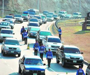 En caravanas venían cientos de hondureños a sus lugares de destino.