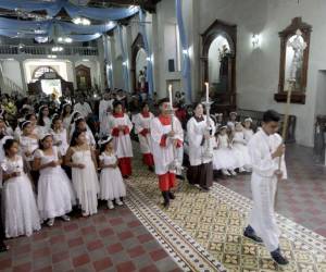 El sacerdote Rocael Reyes invitó a celebrar con fervor.