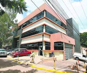 La directora Julissa Villanueva dio la orden a sus subalternos para prohibir el acceso al libro en el que se registran los ingresos de cadáveres a la morgue del Ministerio Público en la sede de Tegucigalpa, capital de Honduras.