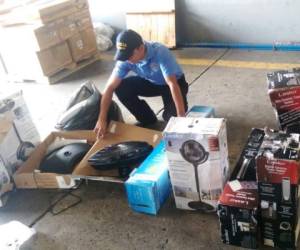 Las autoridades decomisaron también varios ventiladores (Foto: El Heraldo Honduras/ Noticias de Honduras)