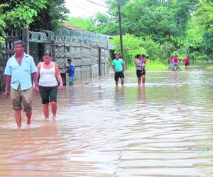 En el departamento de Valle, el desbordamiento del río Goascorán mantiene incomunicadas a unas 223 familias que residen en el municipio de Alianza.