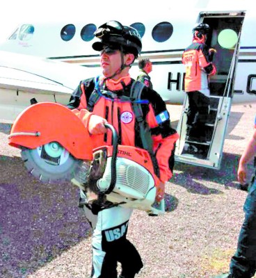 Socorristas de tres países se suman al rescate de los mineros del sur