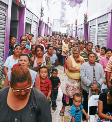 Comerciantes reinician actividades en mercado Álvarez
