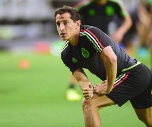 Andrés Guardado no podrá jugar y se regresa a Eindhoven.