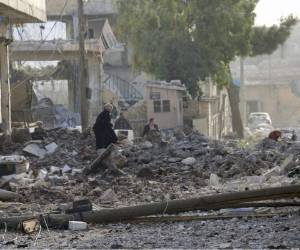 Los supervivientes hallaron extremidades entre los escombros y cadáveres con cabezas destrozadas por la fuerza de las explosiones. Fotos: AP.