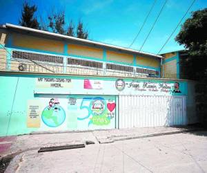 Los centros educativos permanecen con sus portones cerrados. Foto: EL HERALDO