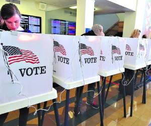 Las bajas temperaturas en varios estados no impidieron que los ciudadanos votaran temprano.