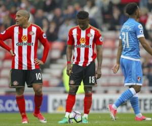 Tras el pitazo final no se hicieron esperar las caras tristes en los jugadores del Sunderland (Foto: Agencia AP)
